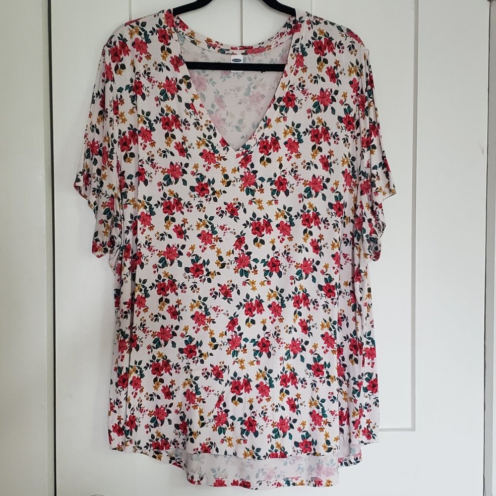 Old Navy Luxe Poinsettia-Pattern Tee